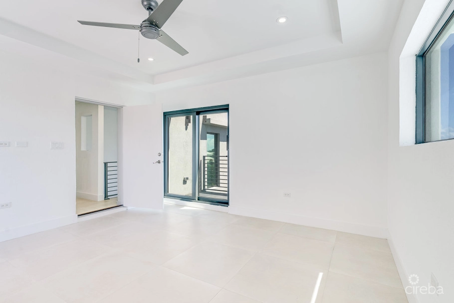 Royal Palms - 5 Bedroom Estate W/rental Unit