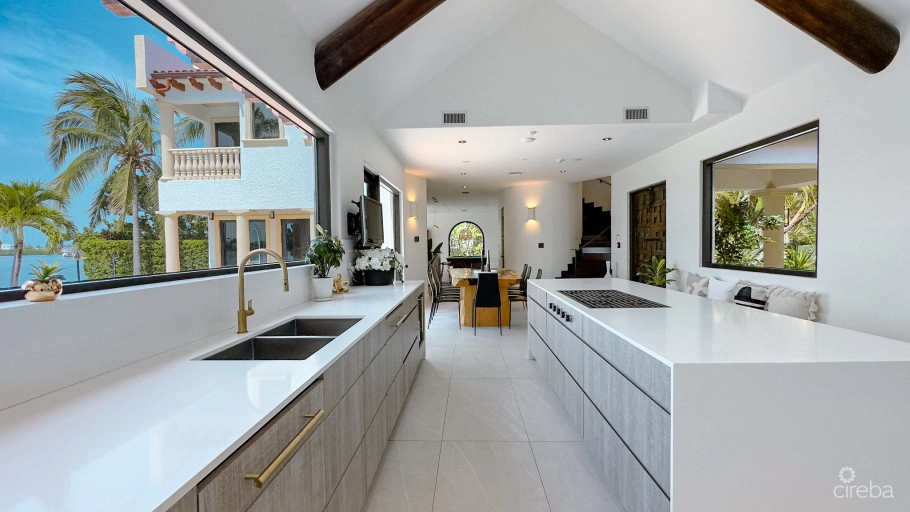 Crystal Harbour - Ocean Front Home