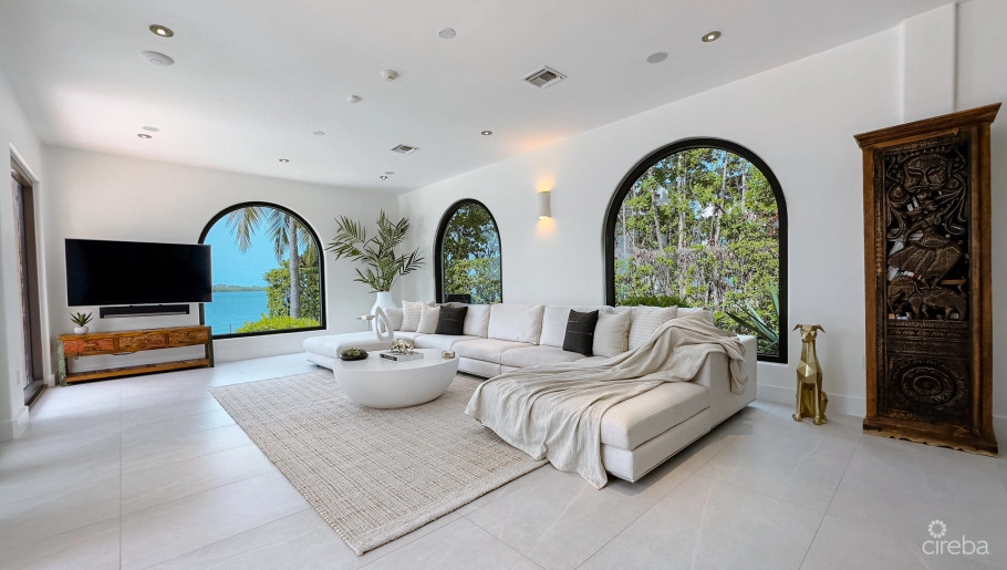 Crystal Harbour - Ocean Front Home