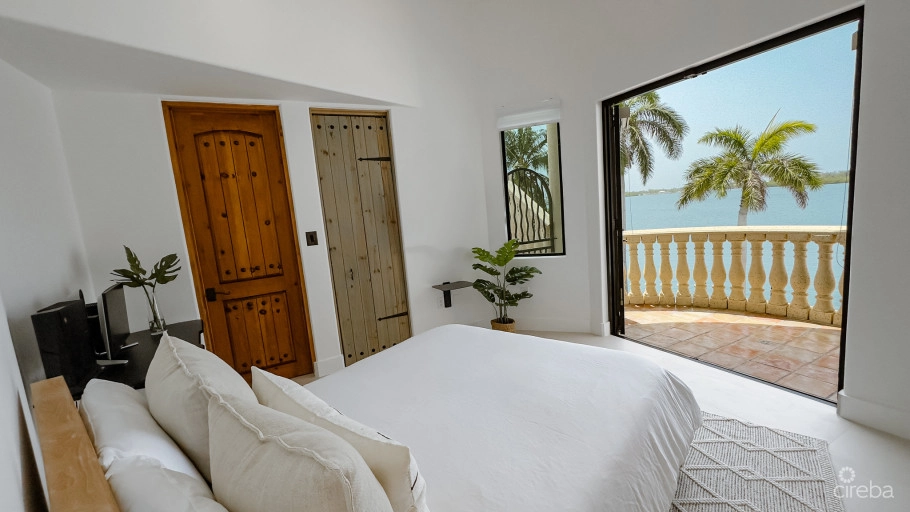 Crystal Harbour - Ocean Front Home