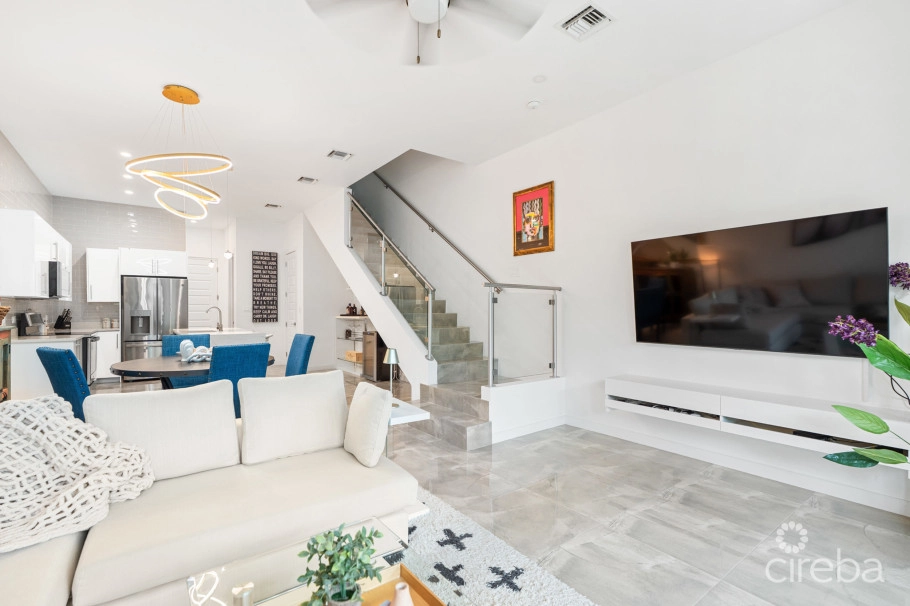 Eleven Parc Townhome – Prime Location In Seven Mile Beach Corridor