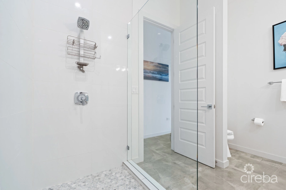 Eleven Parc Townhome – Prime Location In Seven Mile Beach Corridor