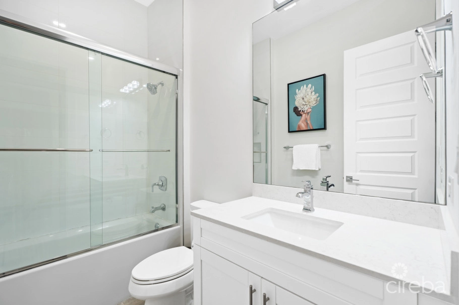 Eleven Parc Townhome – Prime Location In Seven Mile Beach Corridor