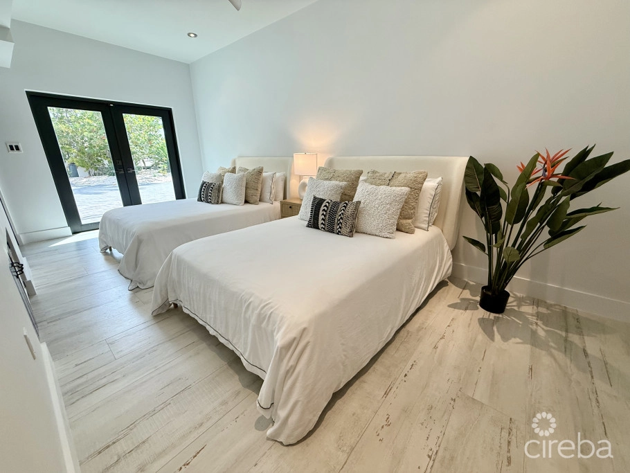 Crystal Harbour - Ocean Front Home