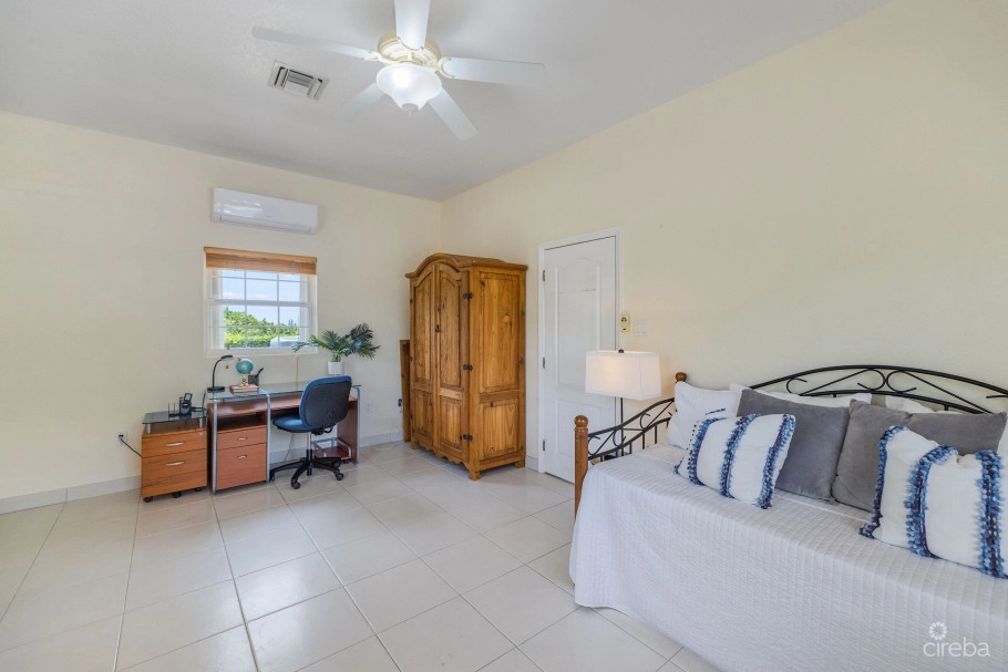 Paradise Point | 3-bed, 2.5-bath Oceanfront Townhouse | West Bay