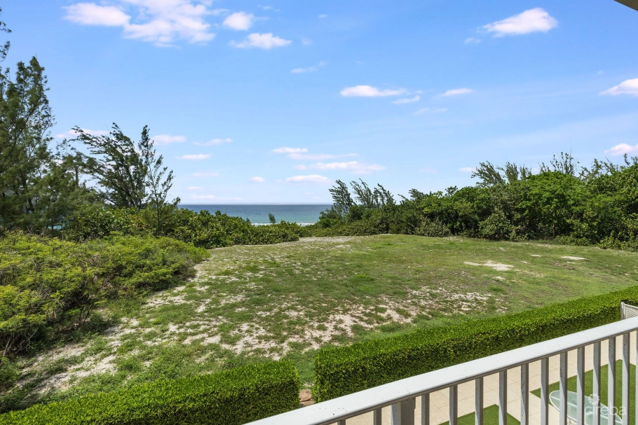 Paradise Point | 3-bed, 2.5-bath Oceanfront Townhouse | West Bay