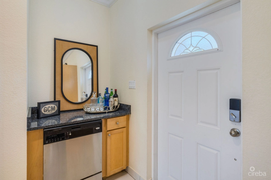 Paradise Point | 3-bed, 2.5-bath Oceanfront Townhouse | West Bay
