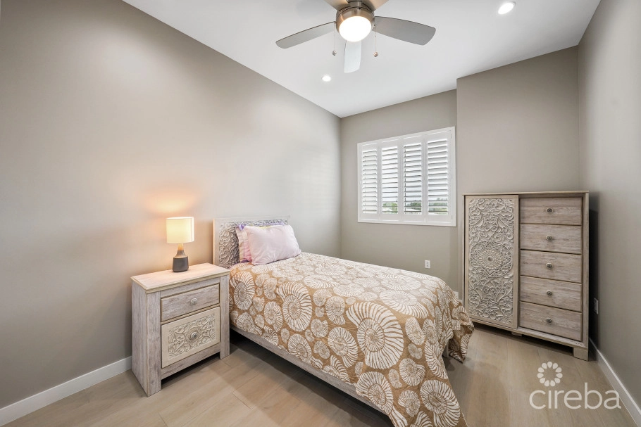 Ocean Crest #21,  Luxury Waterfront Town Home W/dock