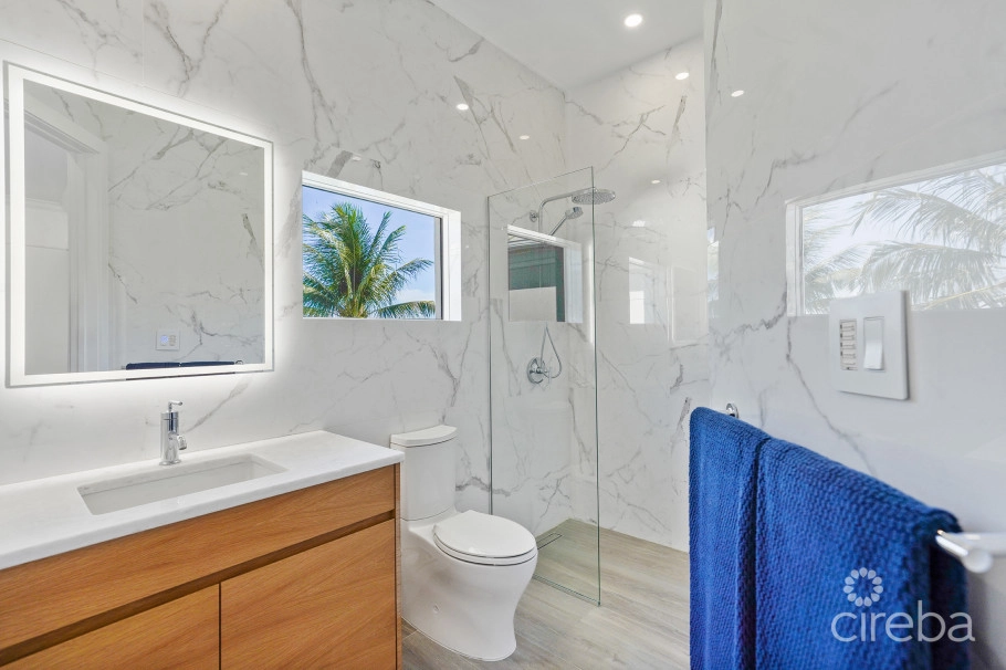 Reduced! Turnberry  East #3 , Crystal Harbour