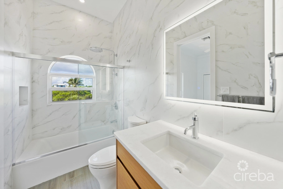 Reduced! Turnberry  East #3 , Crystal Harbour