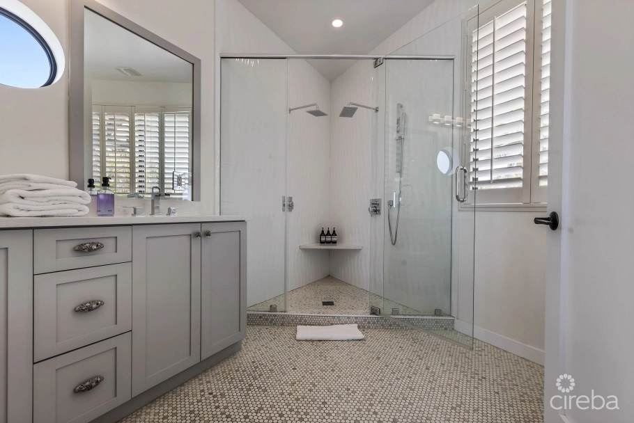 Bella Vista-luxury Panoramic Oceanfront 5 Bedroom Estate