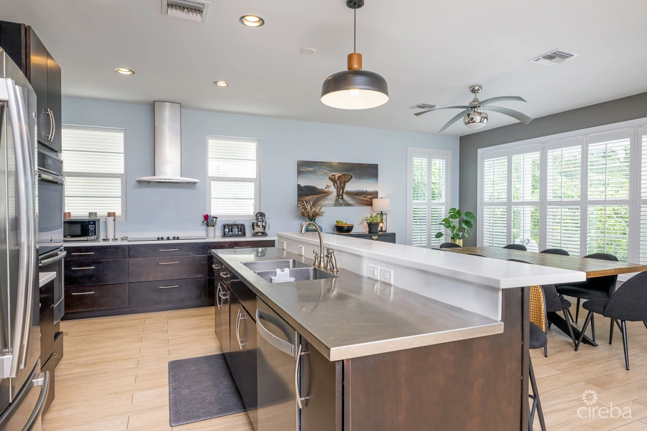 Bimini Dr - Executive Canal Front Home In Grand Harbour