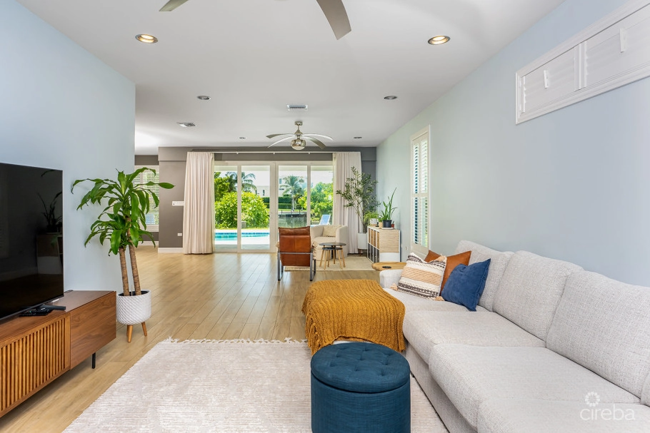 Bimini Dr - Executive Canal Front Home In Grand Harbour