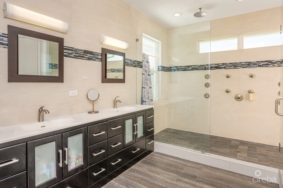 Bimini Dr - Executive Canal Front Home In Grand Harbour