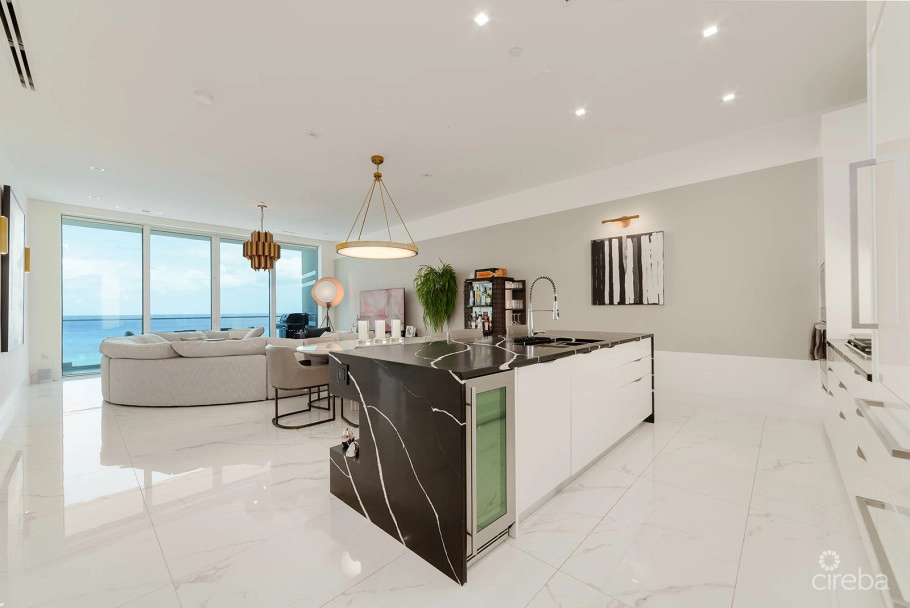 Fin- Chic 4 Bed W Den Condo