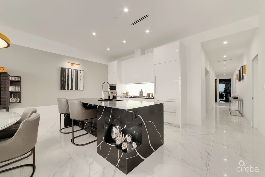 Fin- Chic 4 Bed W Den Condo