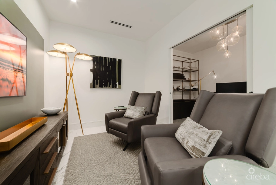 Fin- Chic 4 Bed W Den Condo
