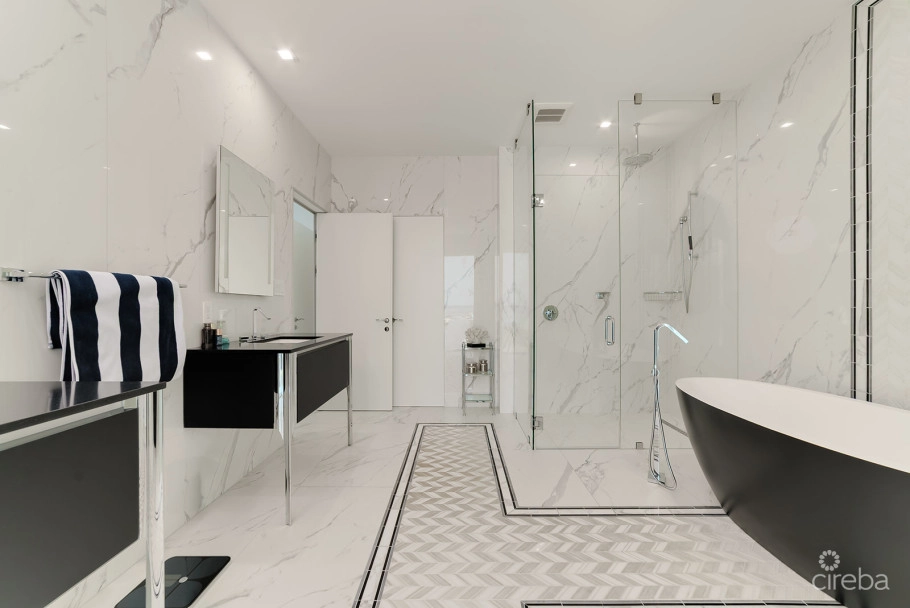 Fin- Chic 4 Bed W Den Condo