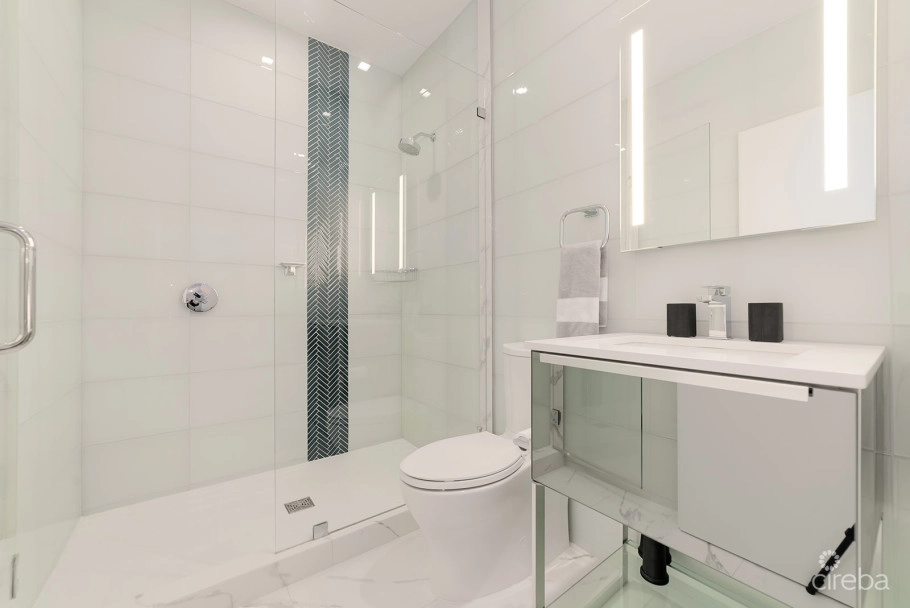 Fin- Chic 4 Bed W Den Condo