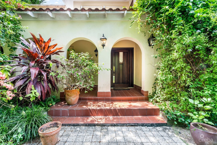 Anne Bonny Crescent - Classic Colonial With Outdoor Entertaining