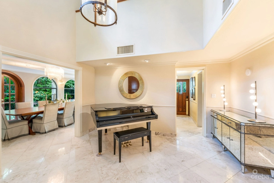 Anne Bonny Crescent - Classic Colonial With Outdoor Entertaining