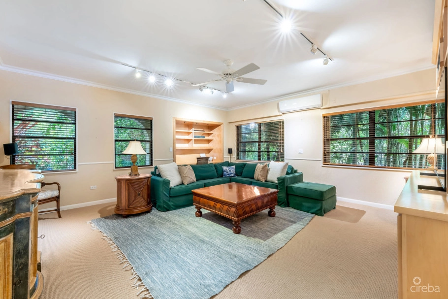 Anne Bonny Crescent - Classic Colonial With Outdoor Entertaining