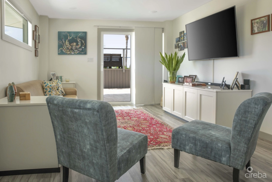 A Wave From It All - Fully Reno'd 4 Bed Oceanfront