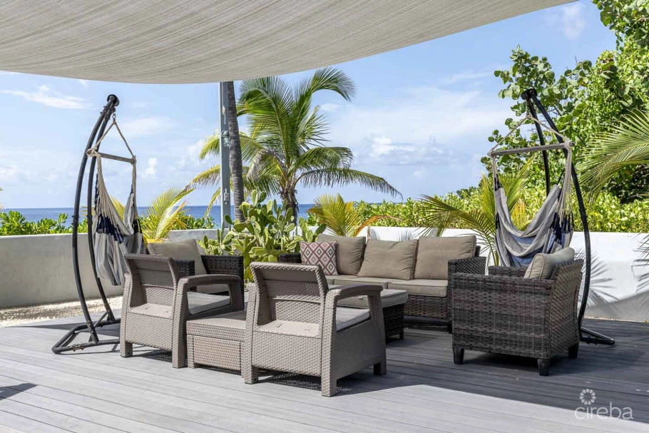 A Wave From It All - Fully Reno'd 4 Bed Oceanfront