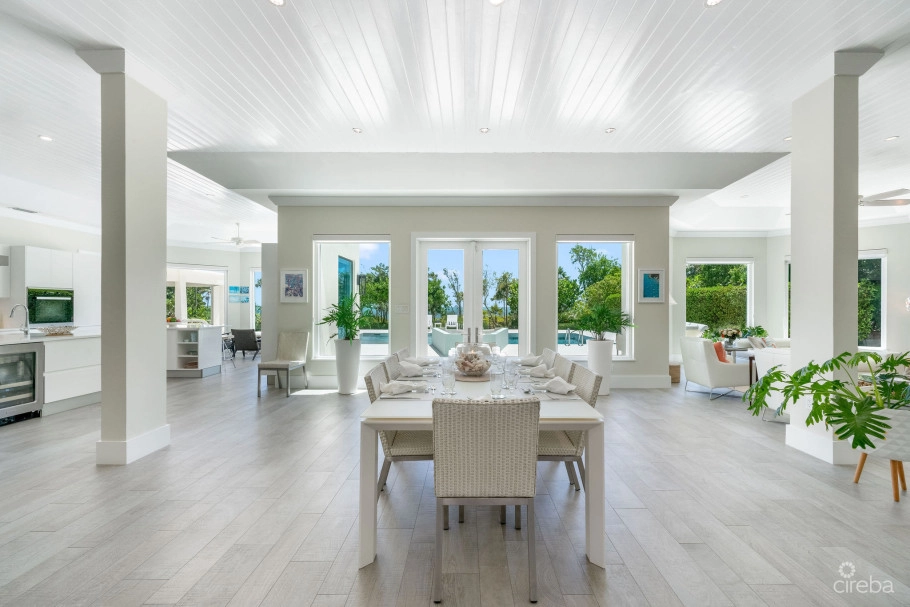 Chiaro Di Luna, A Luxury Ocean Front Estate In Vista Del Mar