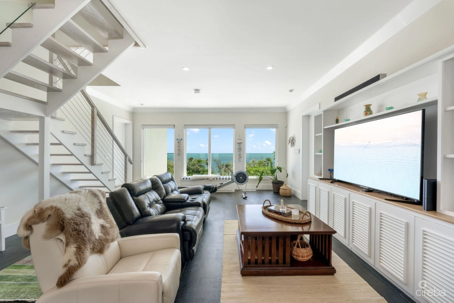 Chiaro Di Luna, A Luxury Ocean Front Estate In Vista Del Mar