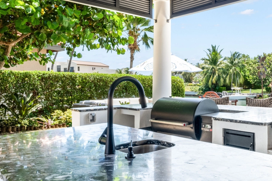 Pineapple House, A Vista Del Mar Estate
