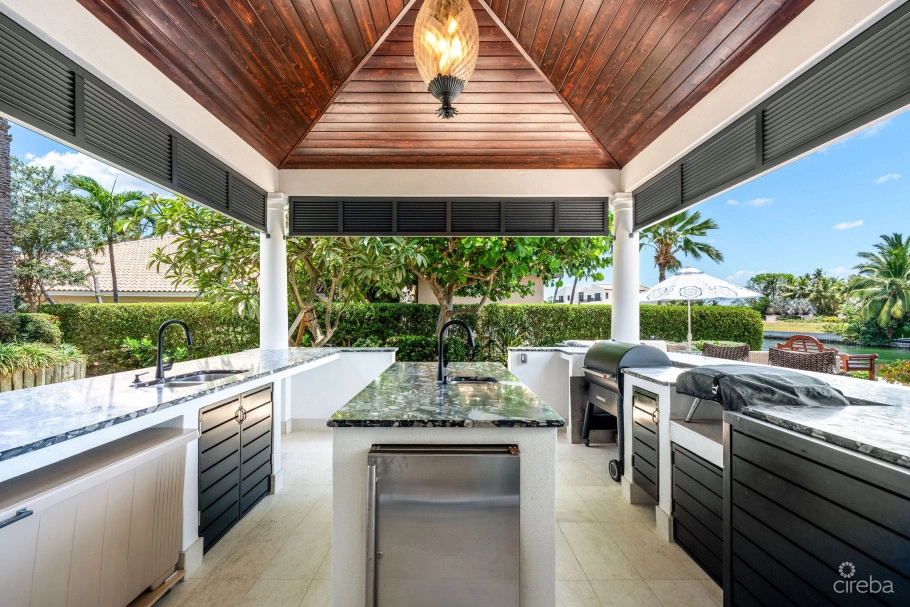 Pineapple House, A Vista Del Mar Estate