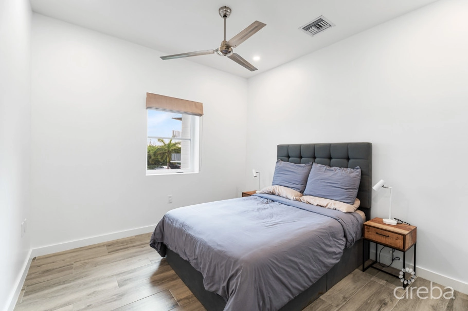19 North 3 Bed Corner Unit With Lake View