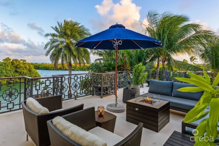 Pineapple House, A Vista Del Mar Estate