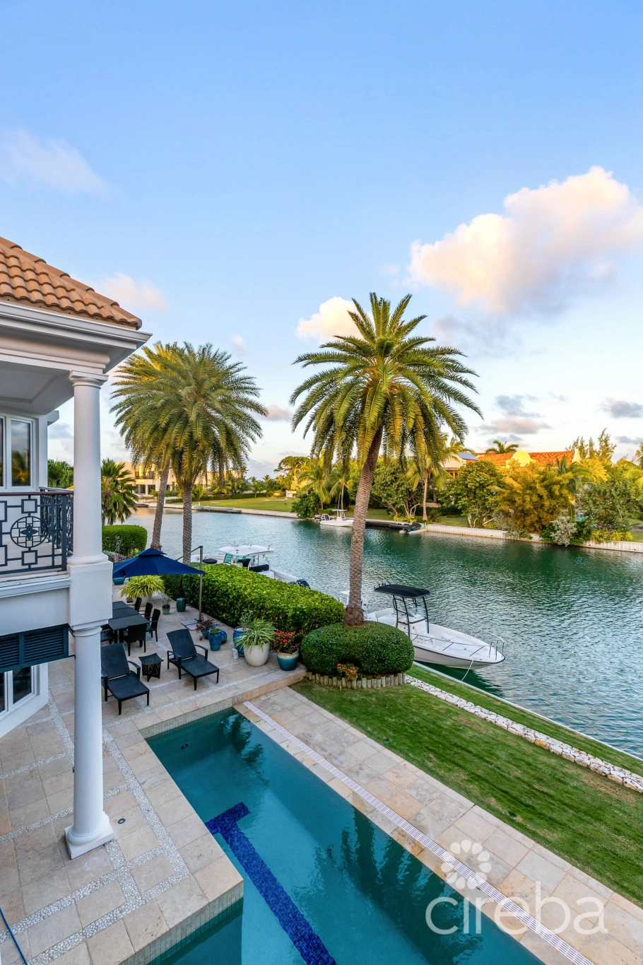 Pineapple House, A Vista Del Mar Estate
