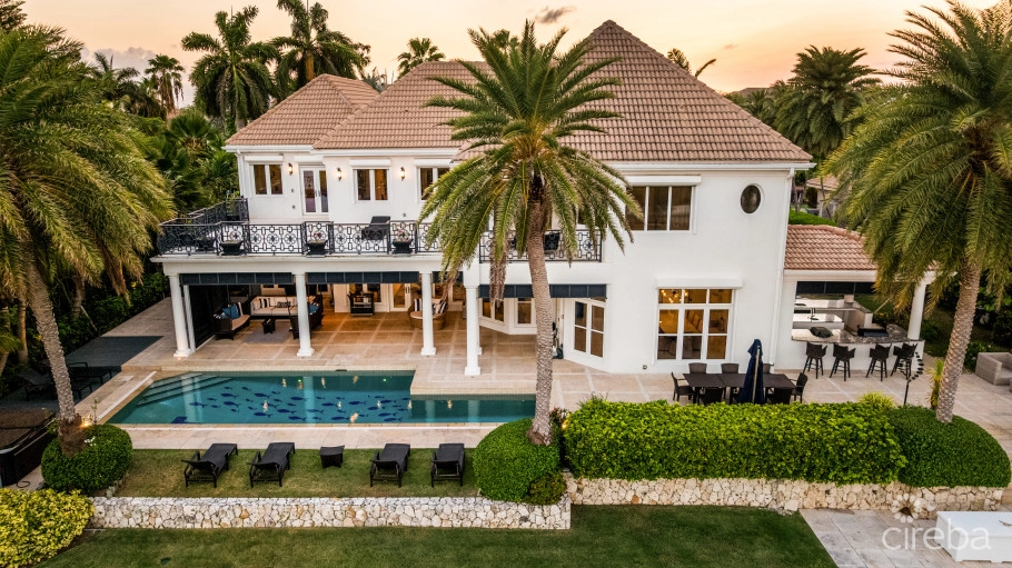 Pineapple House, A Vista Del Mar Estate