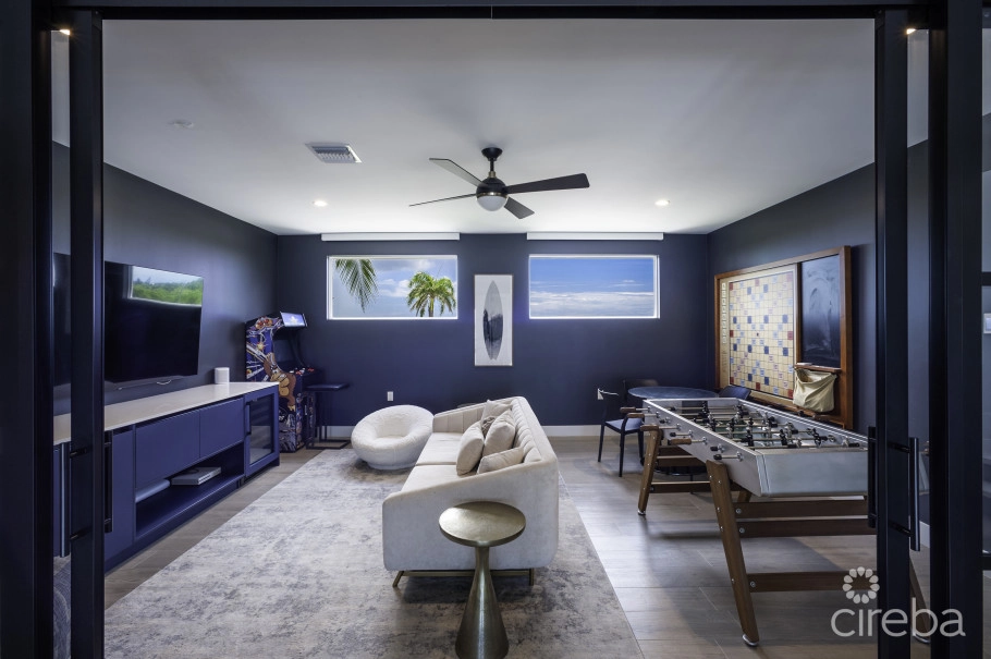 Black Urchin: Private Beachfront Estate