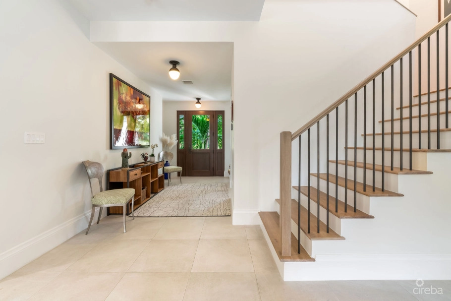 4 Bed Canal Front Villa - Vista Del Mar