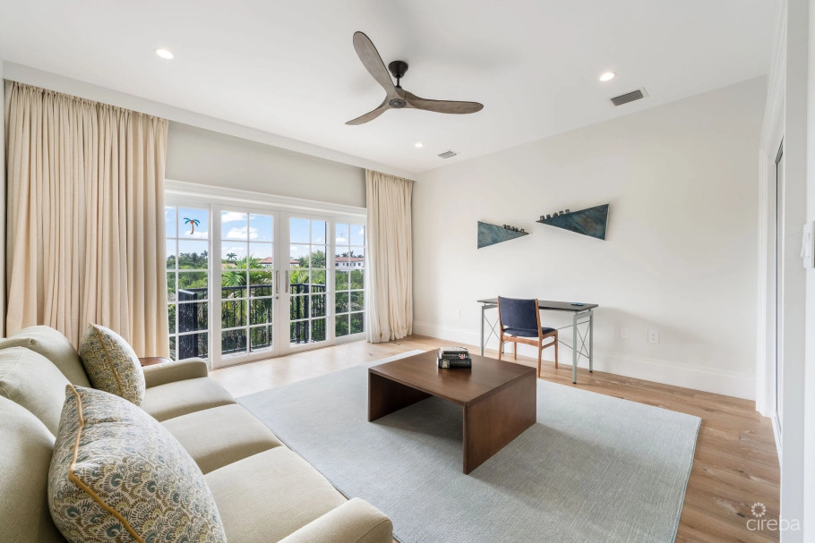 4 Bed Canal Front Villa - Vista Del Mar