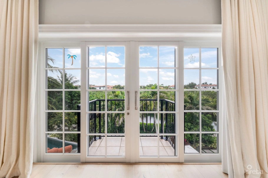 4 Bed Canal Front Villa - Vista Del Mar