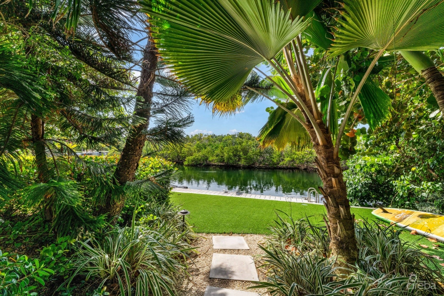 4 Bed Canal Front Villa - Vista Del Mar