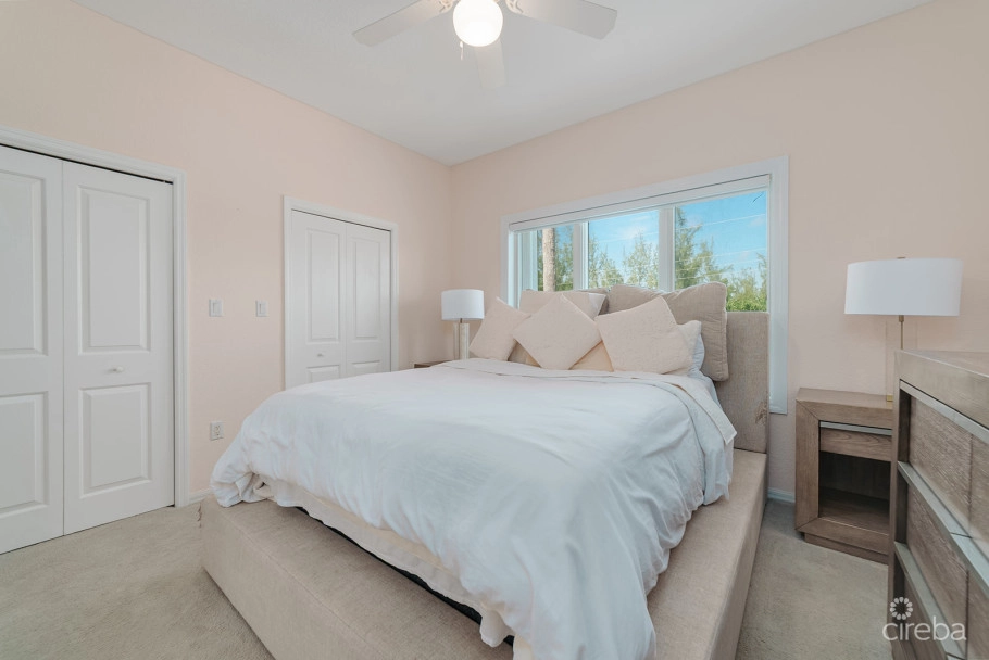 The Moorings, Stunning Canal Front Townhome, 3 Bed 3.5 Bathroom With Gorgeous Views Of The Canal