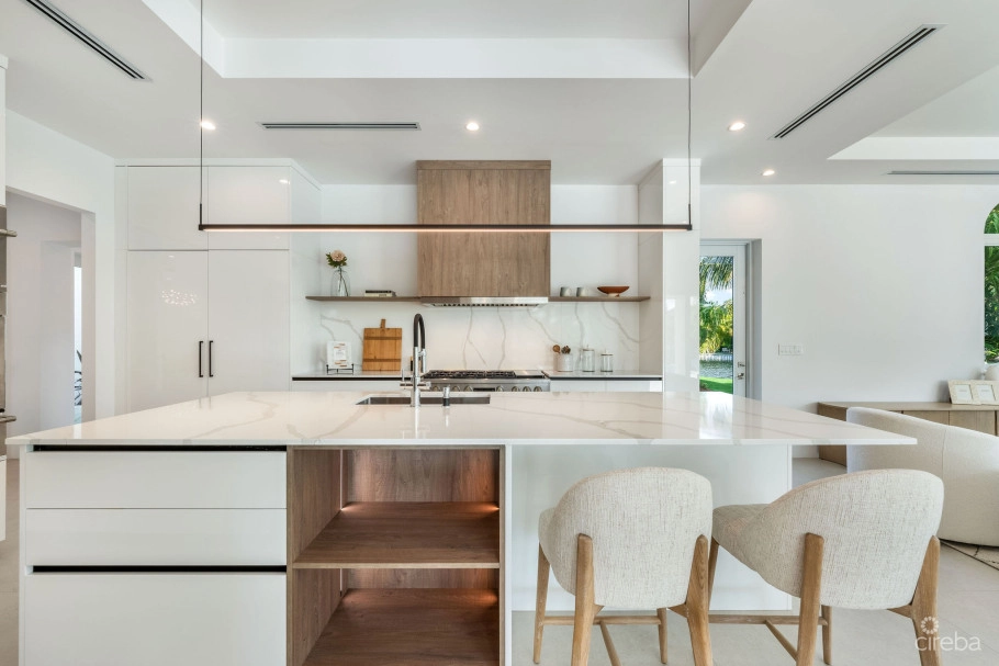Vista Del Mar | A Reimagined Waterfront Estate