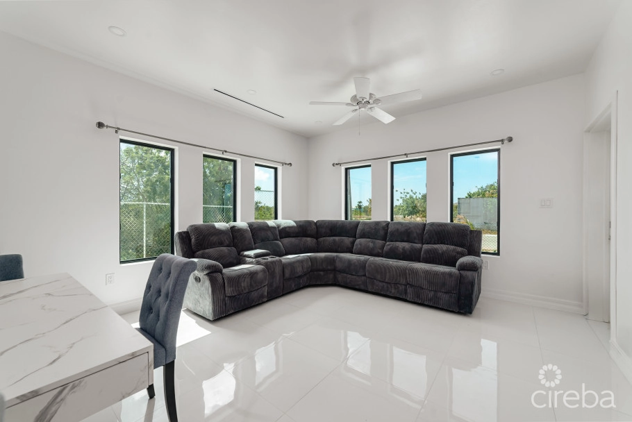Brand New 3-bedroom Home In Hyre View