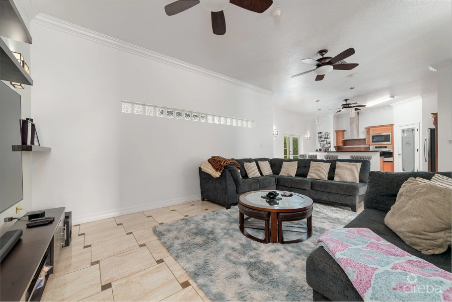3 Bed Midway Close Family Home