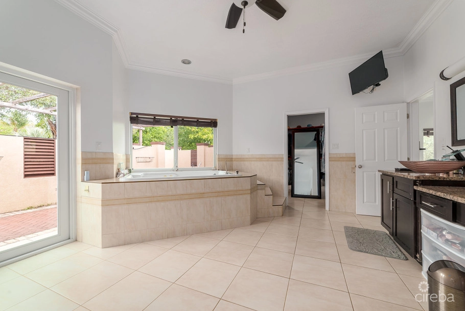 3 Bed Midway Close Family Home