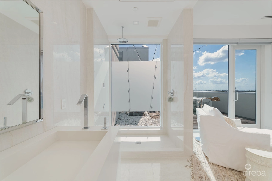 Fin Penthouse 29