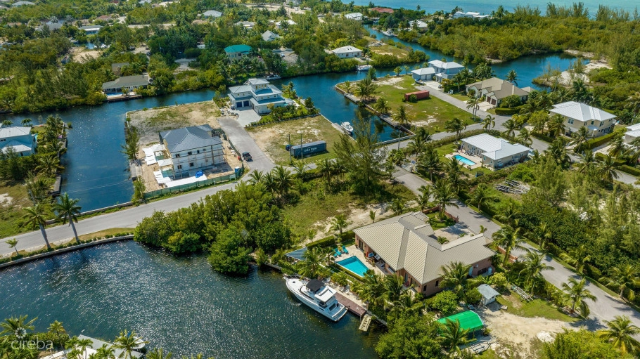 Superb Canal Front Lot On Peaceful Close