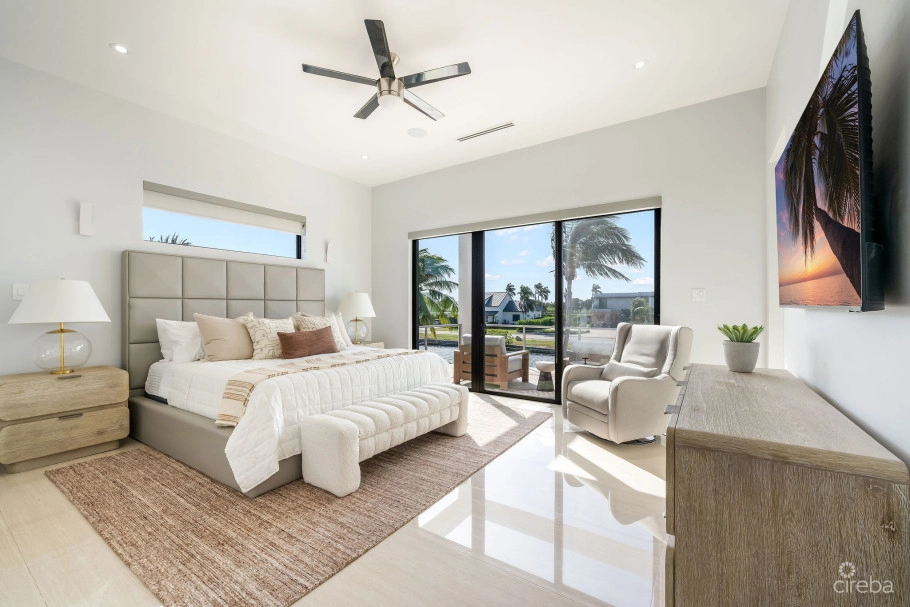 Daum Quay 12, Crystal Harbour Canal Front Home