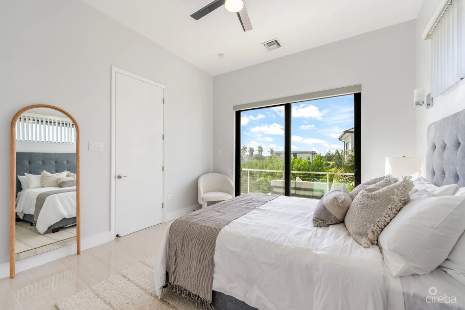 Daum Quay 12, Crystal Harbour Canal Front Home